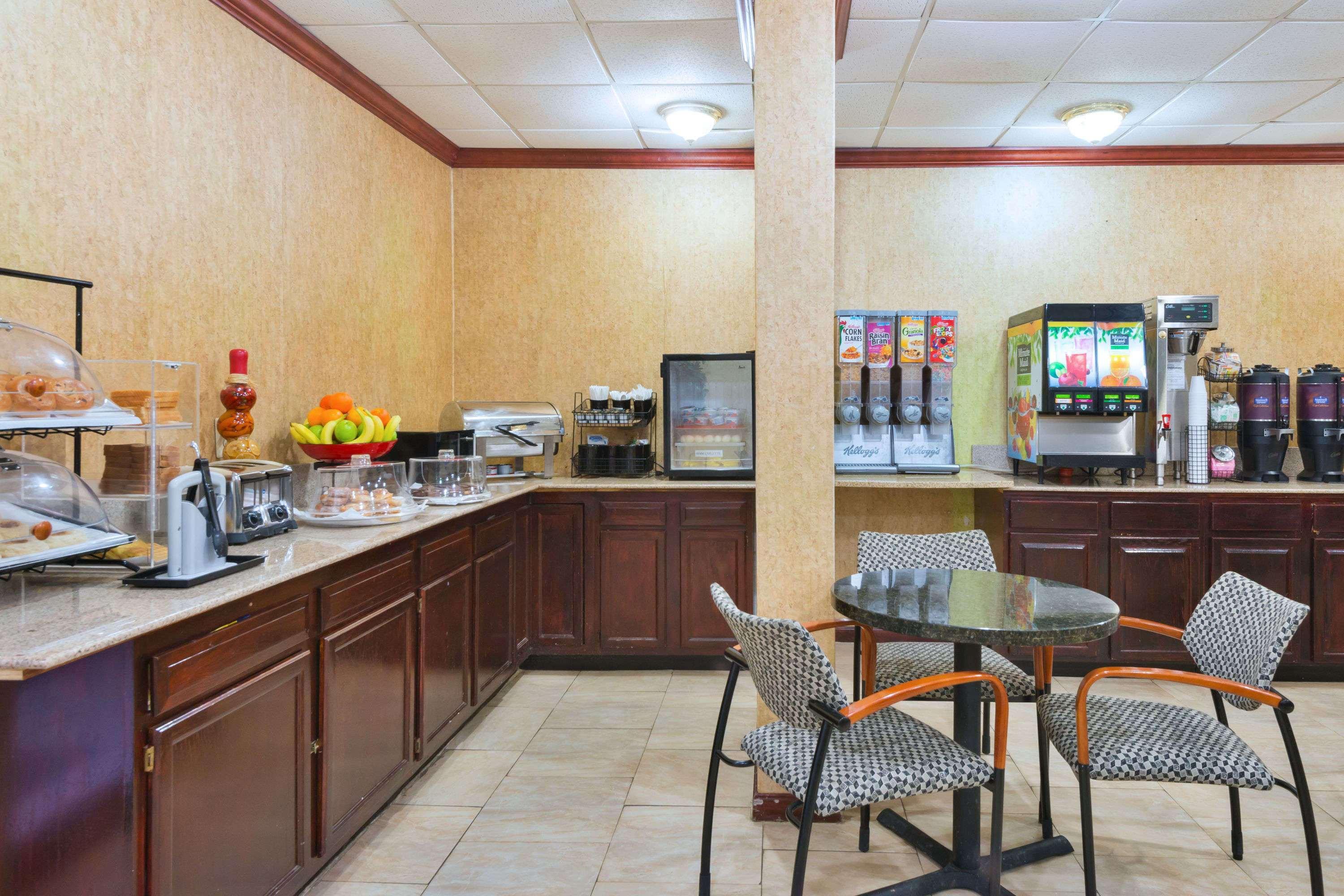 Ramada By Wyndham Pikesville/baltimore North * Pikesville